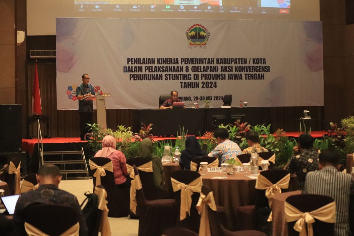 Wakil Bupati (Wabup) Blora Tri Yuli Setyawati saat memaparkan kinerja Pemkab Blora dalam pelaksanaan 8 Aksi Konferensi Penurunan Stunting Tahun 2024 di Hotel Wujil, Ungaran, Kabupaten Semarang, Selasa-Kamis, 28-30 Mei 2024.
