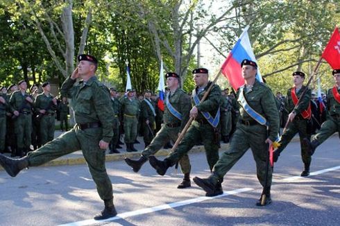Pertama Kali Kunjungi Crimea, Putin Disuguhi Parade Militer