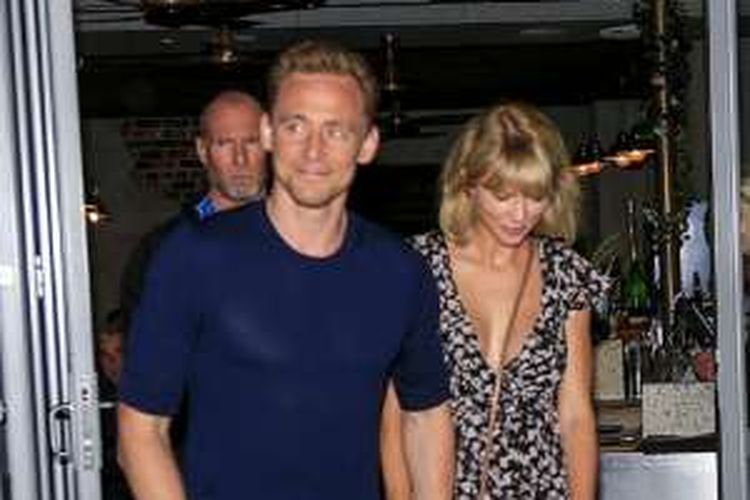 Taylor Swift dan Tom Hiddleston makan malam di sebuah restoran Italia di Gold Coast, Australia, Minggu (10/7/2016).