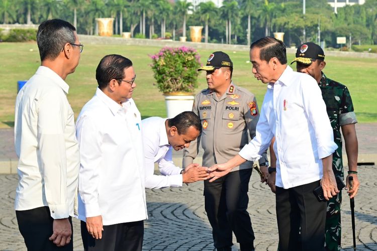 Presiden Joko Widodo saat akan berangkat melakukan kunjungan kerja ke Provinsi Banten pada Selasa (12/9/2023).
