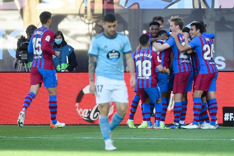 Momen para pemain Barcelona merayakan gol mereka ke gawang Celta Vigo pada laga pekan ke-13 Liga Spanyol 2021-2022 di Stadion Balaidos, Sabtu (6/11/2021) malam WIB.