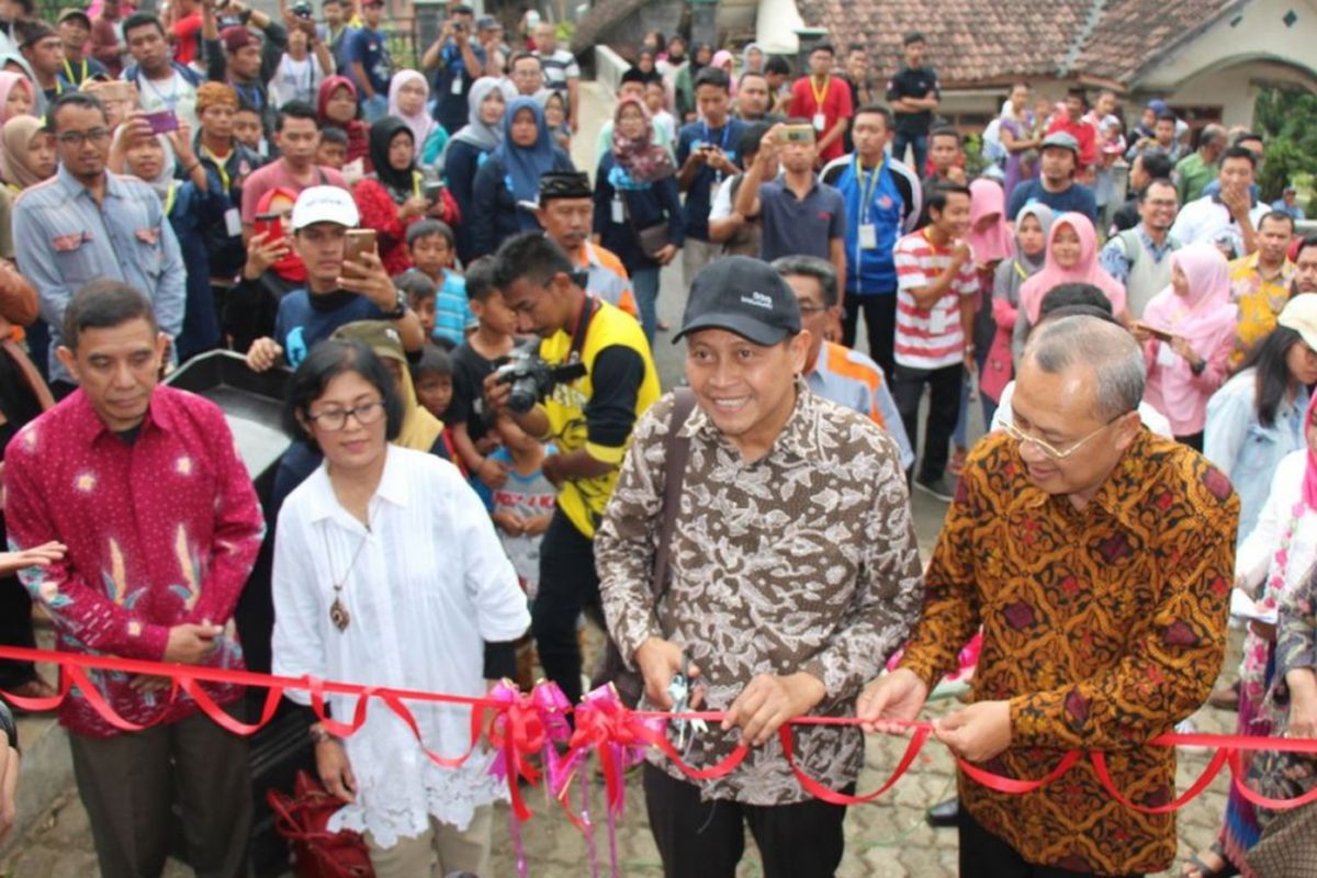 Gabungan Kelompok Tani/Ternak Bangkit Bersama, Pasuruan, telah menyumbang akseptor sebanyak 11.483 ekor atau 89,33  persen pada 2017 dari populasi sapi betina produktif sebanyak 12.854 ekor.