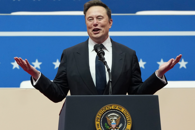 Bos Tesla, Elon Musk, tercatat menjadi orang pertama yang berhasil meraih kekayaan bersih lebih dari 500 miliar dollar AS atau sekitar Rp 8.311 triliun (asumsi kurs Rp 16.622 per dollar AS).
