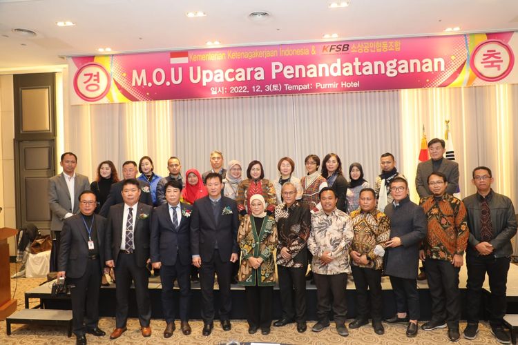 Menteri Ketenagakerjaan Ida Fauziyah melakukan Nota Kesepahamanan dengan Korean Federation Small Business untuk membuka kesempatan magang bagi pekerja Indonesia, Seoul, Korea Selatan, Sabtu (3/12/2022).