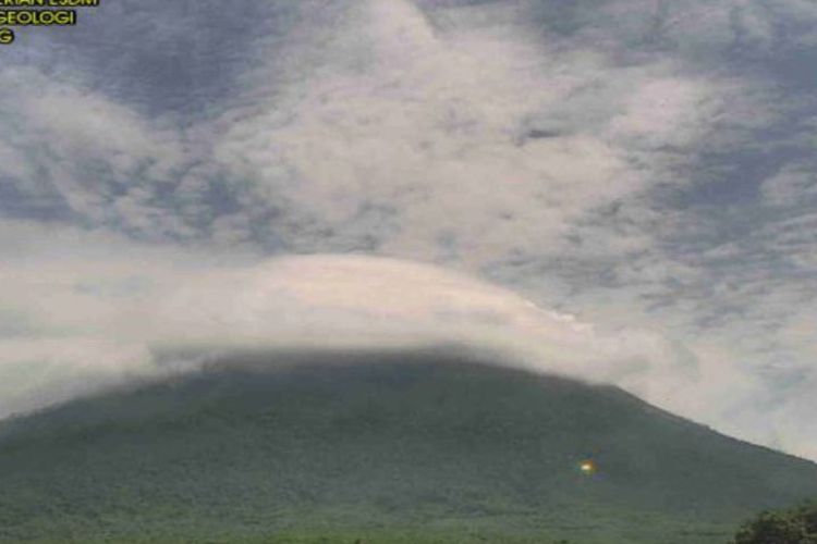 Visual Gunung Ile Lewotolok pada Sabtu (16/3/2024)