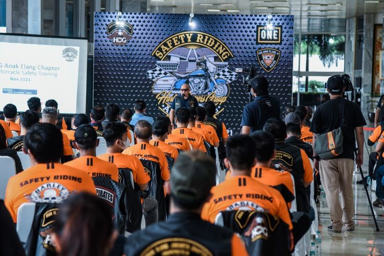 Harley Owners Group (H.O.G) Anak Elang Jakarta Chapter menggelar Motorcycle Safety Riding Training