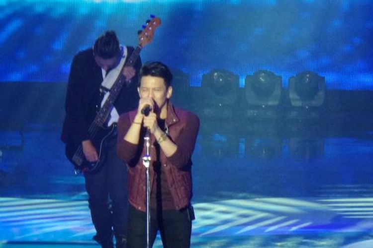 Ariel tampil bersama rekan-rekan band NOAH-nya dalam acara The Biggest Concert NOAH, yang disiarkan oleh SCTV, di Studio Emtek 6, Daan Mogot, Jakarta Barat, Kamis (19/5/2016).