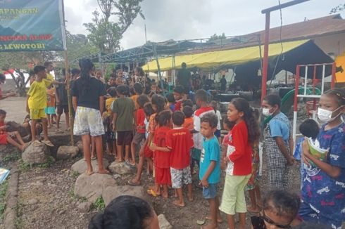 Ratusan Pengungsi di Sikka Korban Erupsi Gunung Lewotobi Kembali ke Rumah