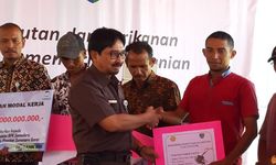 Kementan Beri Bantuan Rp 590 Juta ke Petani di Pesisir Selatan