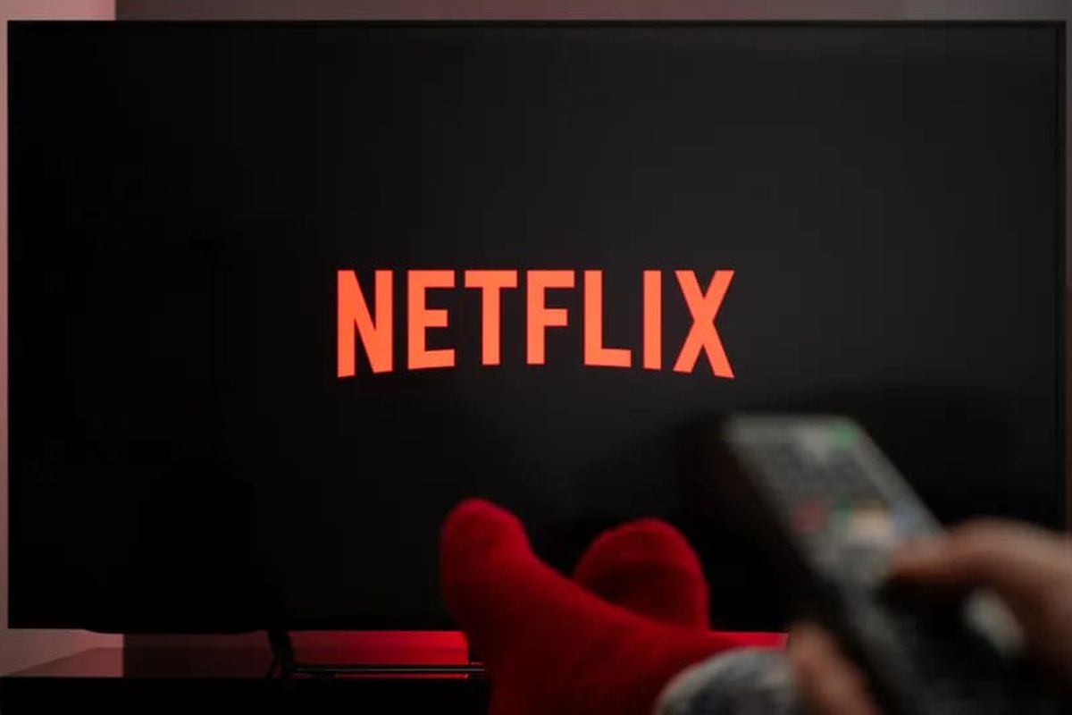 Ilustrasi logo Netflix di aplikasi televisi.