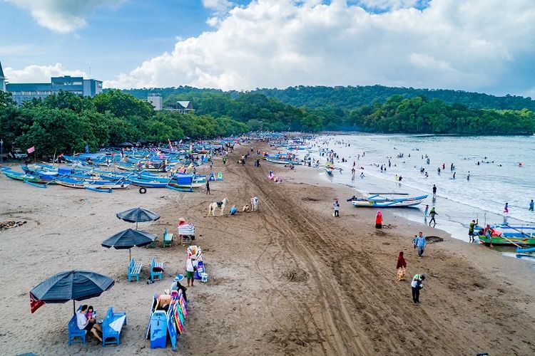 Ilustrasi Pangandaran - Pantai Pangandaran.