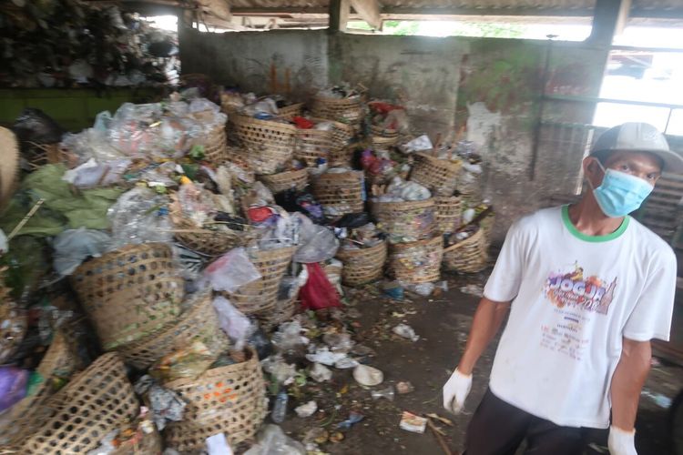 Tumpukan Sampah di Pasar Bantul Selasa (10/5/2022)