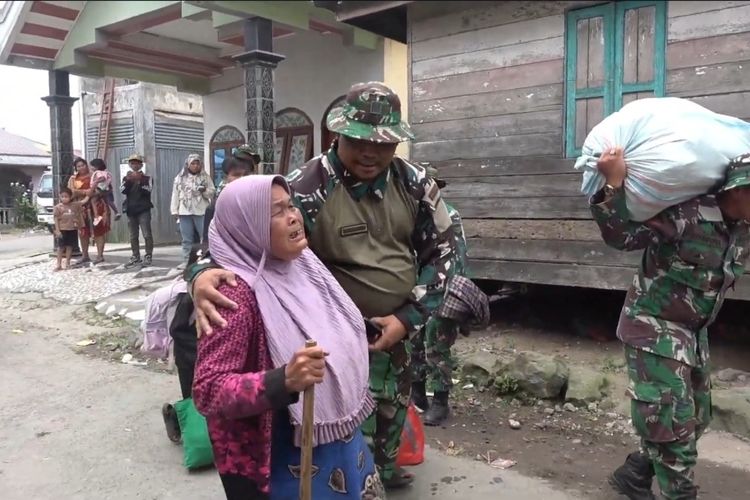 Minta Masyarakat di Zona Merah Sinabung Dievakuasi, Bobby: Kalau Perlu Dipaksa    