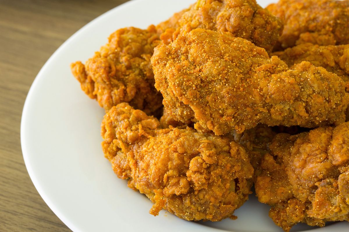 Ilustrasi fried chicken atau ayam goreng tepung.