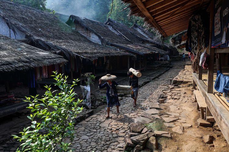 Suasana pemukiman Suku Baduy Luar.