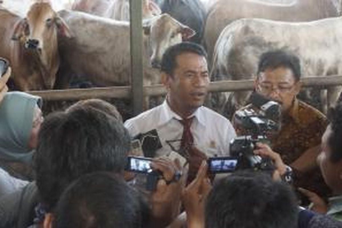 Menteri Pertanian (Mentan) Andi Amran Sulaiman mencapai kesepakatan dengan Asosiasi Produsen Daging dan Feedlot Indonesia (APFINDO) harga daging sapi hidup di harga Rp 38.000 per kilogram.