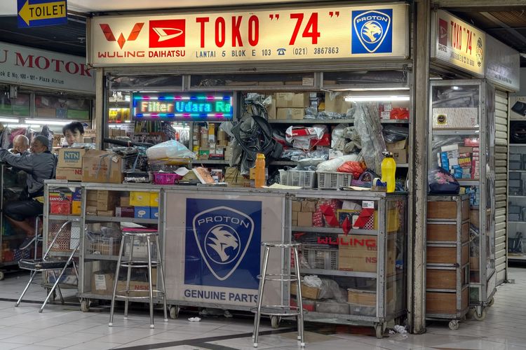 Sulitnya Mencari Sparepart Mobil China di Atrium Senen