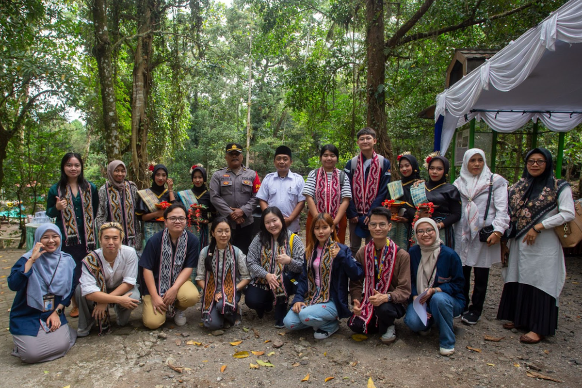 Workshop bertajuk Global Youth Marketing Academy digelar oleh lembaga filantropi, Insan Bumi Mandiri, di Desa Sesaot, Kabupaten Lombok Barat, Nusa Tenggara Barat, pada 13-15 Agustus 2024.