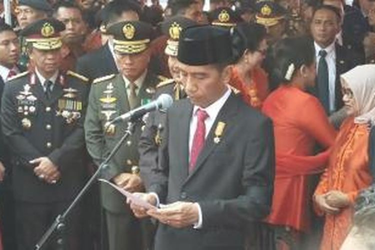 Presiden Joko Widodo saat melakukan konferensi pers usai upacara Peringatan HUT ke-69 Bhayangkara di Lapangan Mako Brimob Kelapa Dua, Depok, Jawa Barat, Rabu (1/7/2015).