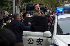 China Buru Orang-orang yang Ikut Protes Pembatasan Covid-19