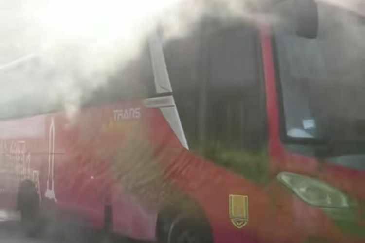 Bus BRT Semarang kembali terbakar viral di media sosial. Kamis (1/9/2022)