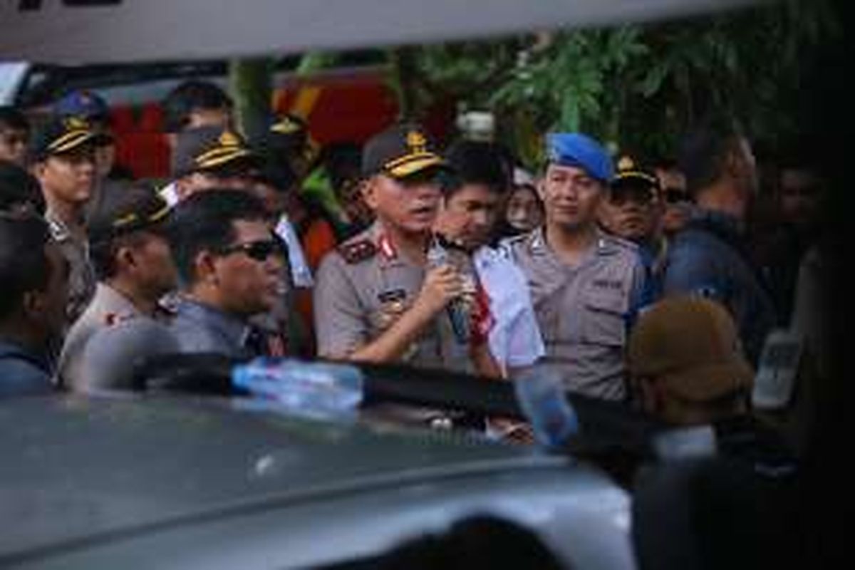 Kapolda Metro Jaya Mochamad Iriawan memberikan keterangan pers mengenai penggerebekan terduga teroris di salah satu kontrakan di kecamatan Setu, Tangerang Selatan. Rabu (21/12/2016). Tiga orang terduga teroris meninggal dalam proses penggerebekan yang dilakukan Densus 88.