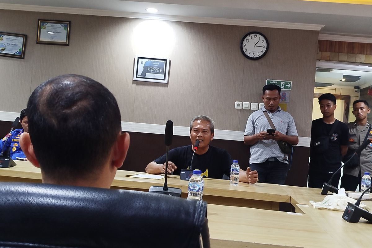 Perwakilan keluarga korban KMP Tunu Pratama Jaya saat audiensi di Pelabuhan Ketapang Banyuwangi, Rabu (29/10/2025). 