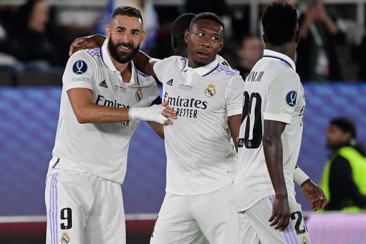 Penyerang Real Madrid, Karim Benzema, merayakan golnya ke gawang Eintracht Frankfurt pada laga Piala Super Eropa di Helsinki, Finlandia, Kamis (11/8/2022) dini hari WIB.