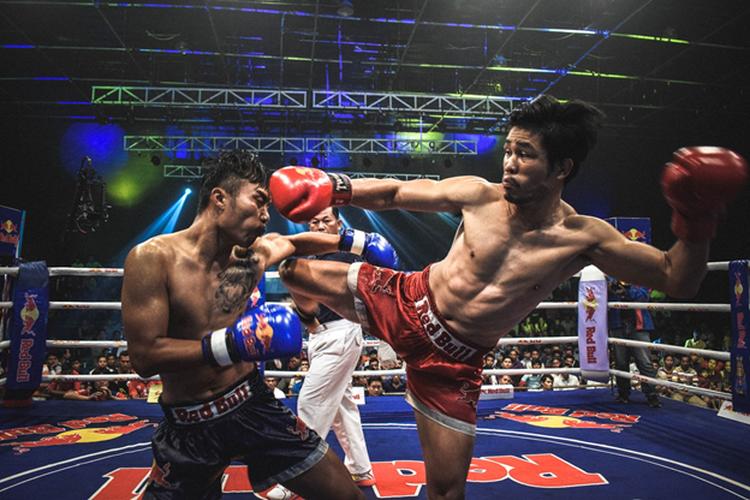 Pertandingan Muay Thai di Thailand. 