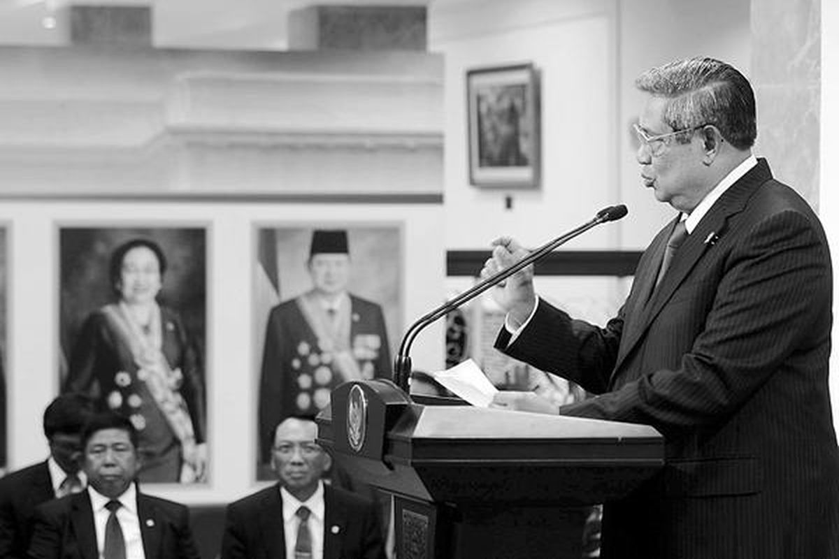 Presiden Susilo Bambang Yudhoyono menggelar konferensi pers di Kantor Presiden di Jakarta, Rabu (14/11). Presiden menanggapi keputusan Mahkamah Konstitusi  membubarkan BP Migas setelah uji materi atas Undang-Undang Nomor 22 Tahun 2001.