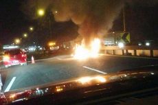 Mobil Terbakar, Tol Pondok Gede Barat arah Bekasi Macet Parah