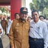 Resmi Dilantik Jadi PPPK, Pak Guru Rasyid Semringah Dirangkul Bupati Sumenep
