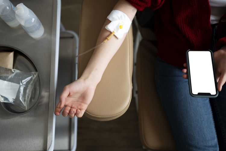 Mengenal Apa Itu IV Drip? Dokter Jelaskan Bagaimana Cara Kerjanya di Tubuh