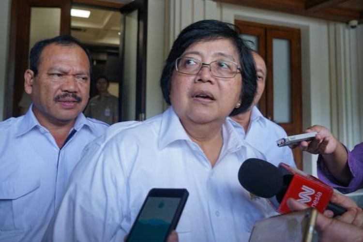 Menteri Lingkungan Hidup dan Kehutanan Siti Nurbaya saat ditemui usai rapat koordinasi khusus tingkat menteri terkait Karhutla di kantor Kemenko Polhukam, Jakarta Pusat, Kamis (19/1/2017).