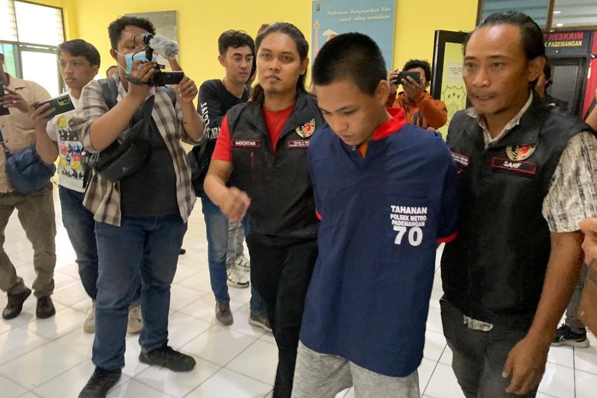 Satreskrim Polsek Pademangan mengamankan tersangka pencurian motor berinsial HS (22) pada Minggu (14/1/2024) malam di Sawah Besar, Jakarta Pusat. 
