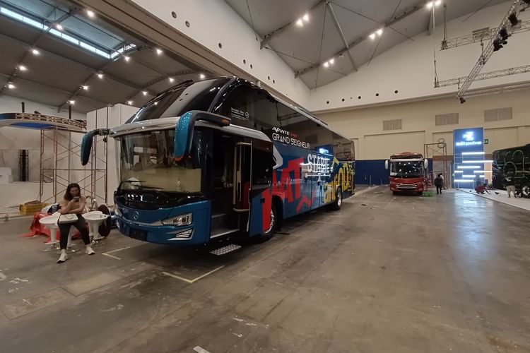 Bus Karoseri Tentrem di GIIAS 2022