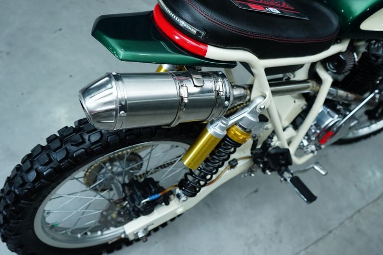 Honda Tiger dengan konsep scrambler tracker garapan Bogel Garage