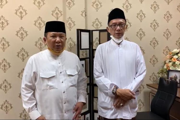 Bupati terpilih Hendy Siswanto dan wail bupati KH M Balya Firjaun Barlaman resmi dilanti  pada Jumat (26/2/2021)