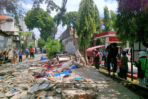 [POPULER JABODETABEK] Tembok SPBU di Tebet Roboh Tewaskan Ayah, Ibu, dan Anak | Ibu Tewas di Tempat Usai Lindungi Anak dari Tembok Roboh