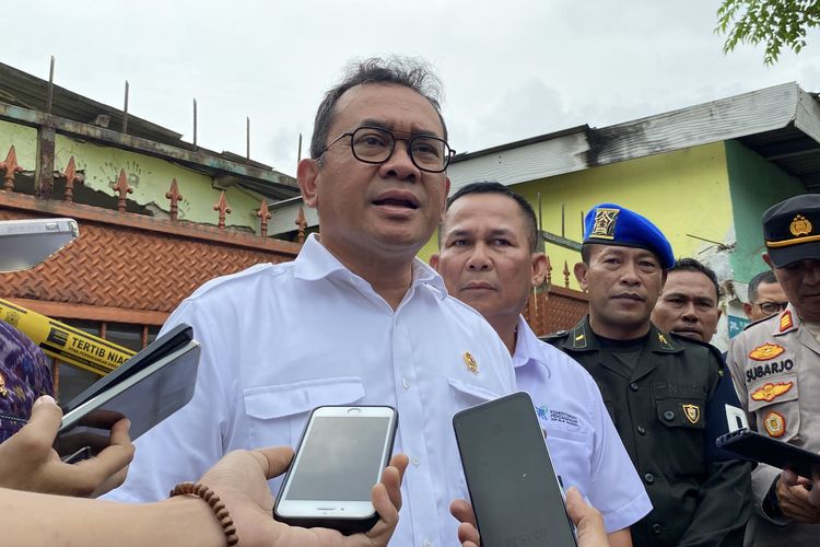 Foto : Kemendag Segel Distributor MinyaKita di Tangerang, Ini Alasannya Halaman 1