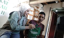Fairuz A Rafiq, Olivia dan Marcella Zalianty Tebar Zakat Fitrah 300 Paket Sembako