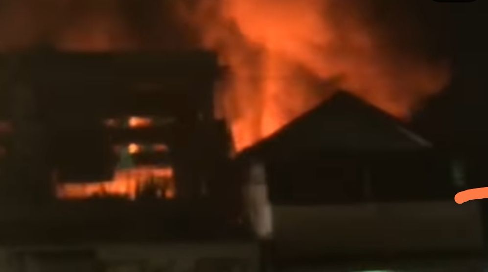 Kebakaran 3 Rumah di Banjarmasin, Seorang Relawan Pemadam Tewas Tersengat Listrik
