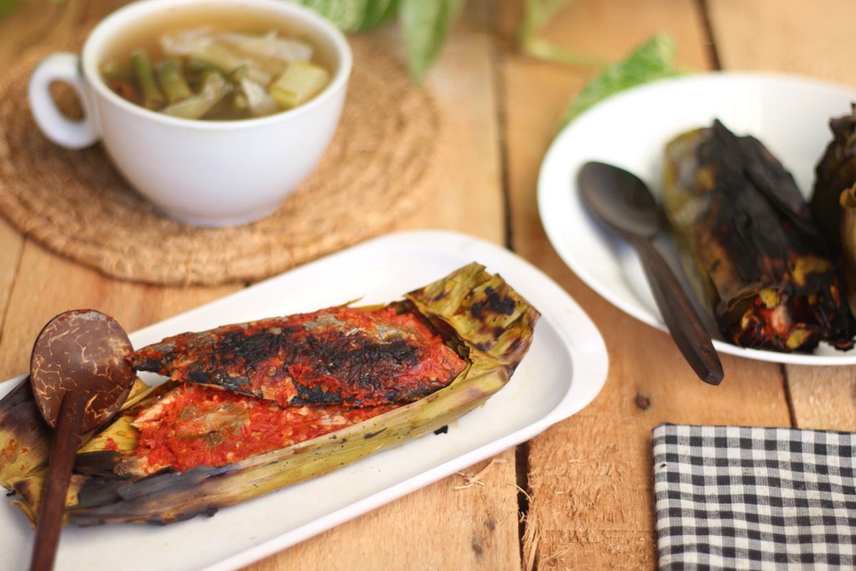 Ilustrasi pepes ikan bumbu rujak yang istimewa.