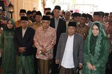 Keakraban Ganjar dan Mahfud MD di Cirebon: Berbincang Sembari Iringi Pengantin