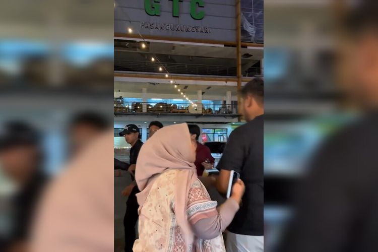 Diduga Minta Uang secara Paksa, Pengamen Ribut dengan Pengunjung Kuliner di Kota Cirebon Viral