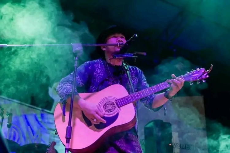Ismet Raja Tengah Malam saat tampil pada acara Hipmi Festival di Kabupaten Kerinci akhir 2021 lalu