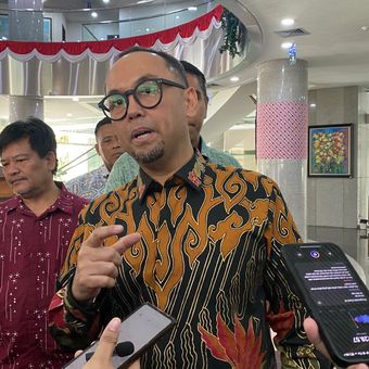 Kepala PPATK Ivan Yustiavandana di kantor PPATK, Gambir, Jakarta Pusat, Selasa (4/11/2025).