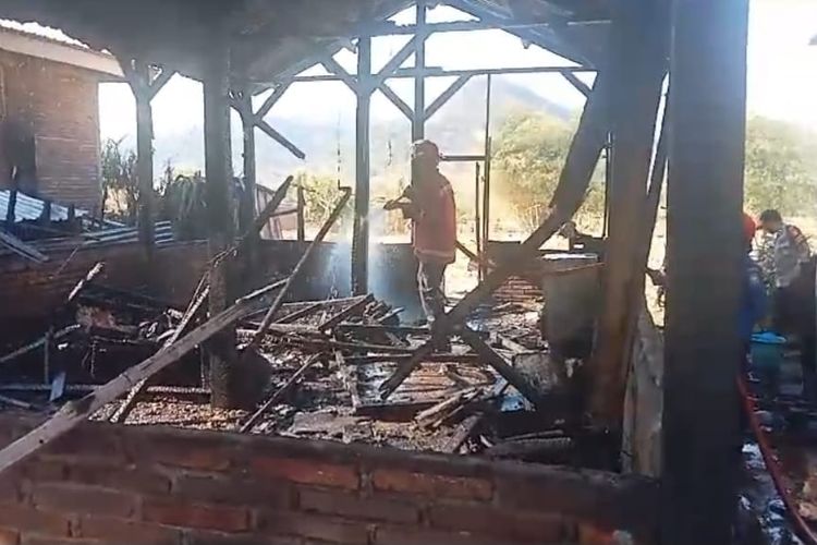 Tiga Rumah Hangus Terbakar di Sumbawa Selasa (26/9/24) sore