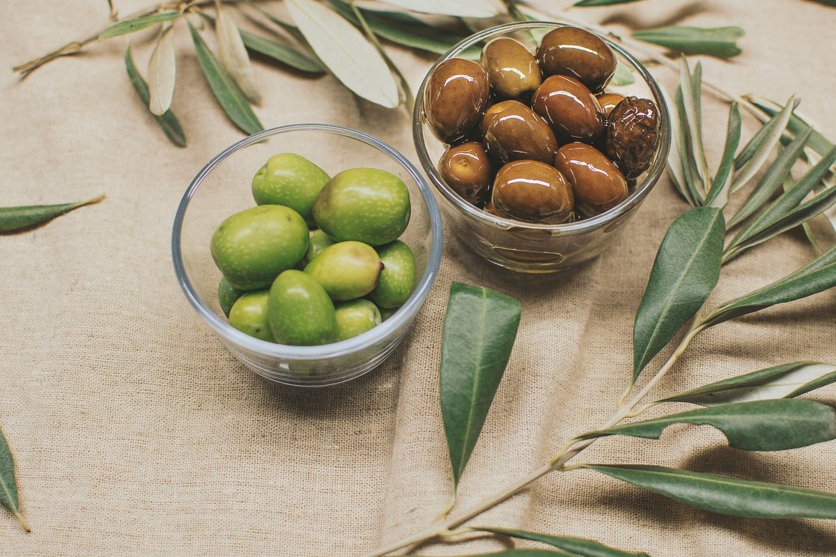 Ilustrasi buah zaitun. Zaitun masuk dalam kategori buah yang mengandung zat besi.