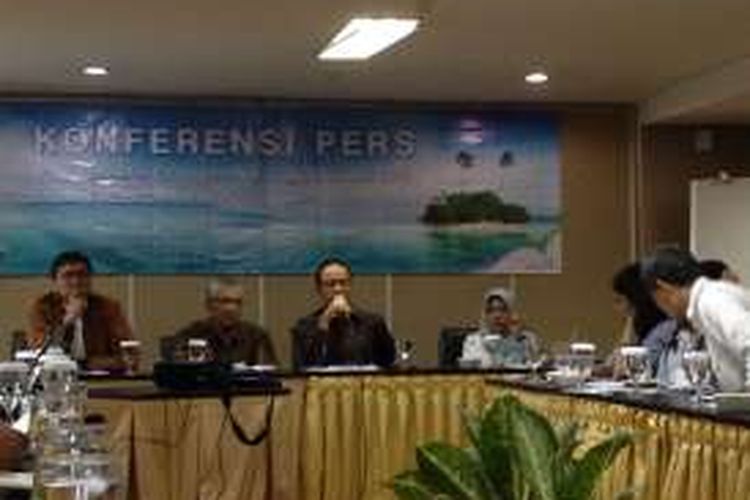 Ketua Tim Percepatan dan Pengembangan Wisata Halal, Riyanto Sofyan memberikan sambutan dalam Jumpa Pers 